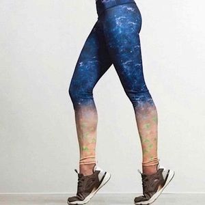 Onzie galaxy space leggings m/l yoga time travel